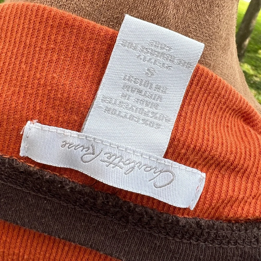 Charlotte Russe Orange with Brown highlights V-Neck Long Sleeve Top - Picture 3 of 3